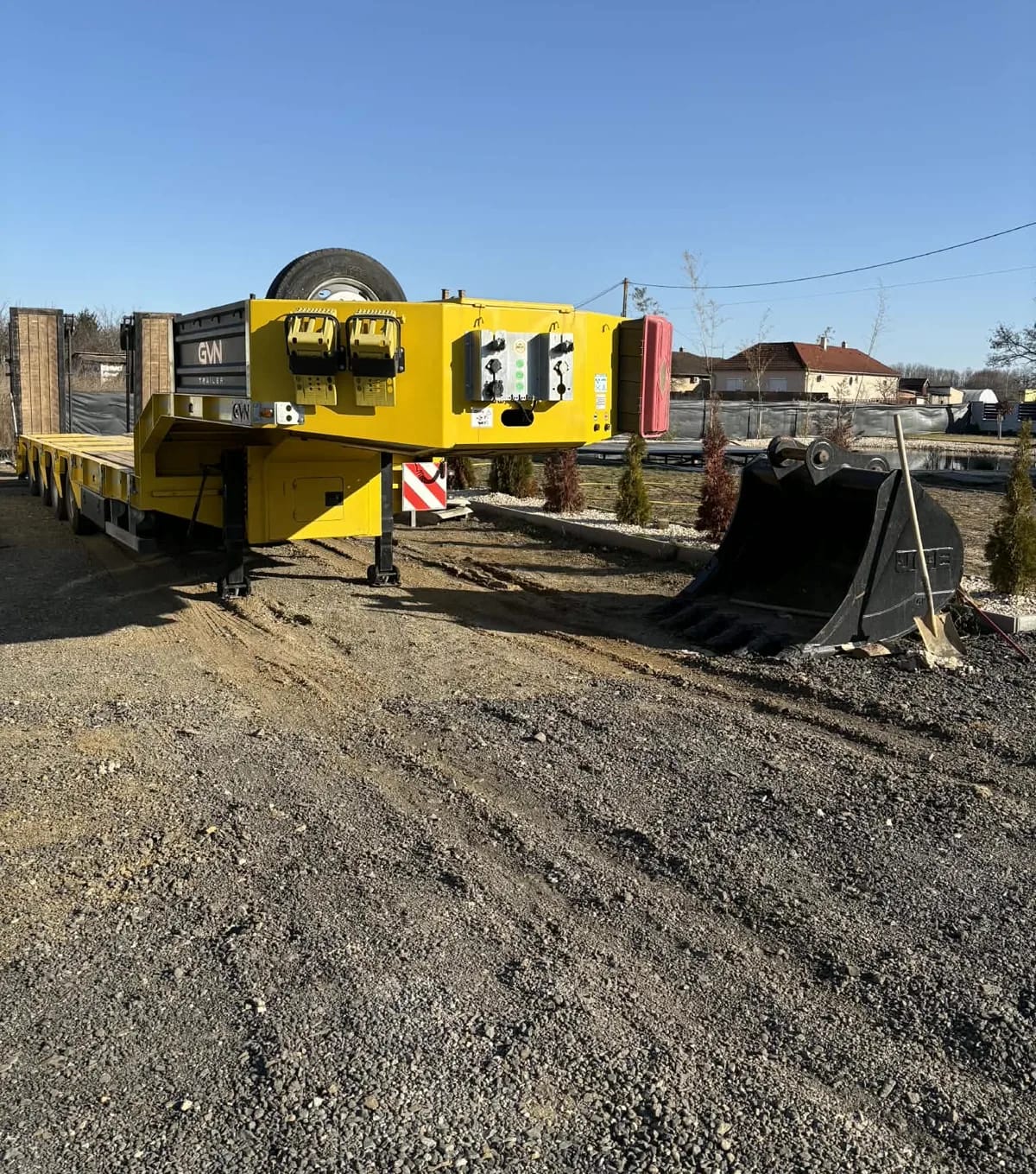 GVN — Gépszállító trailer