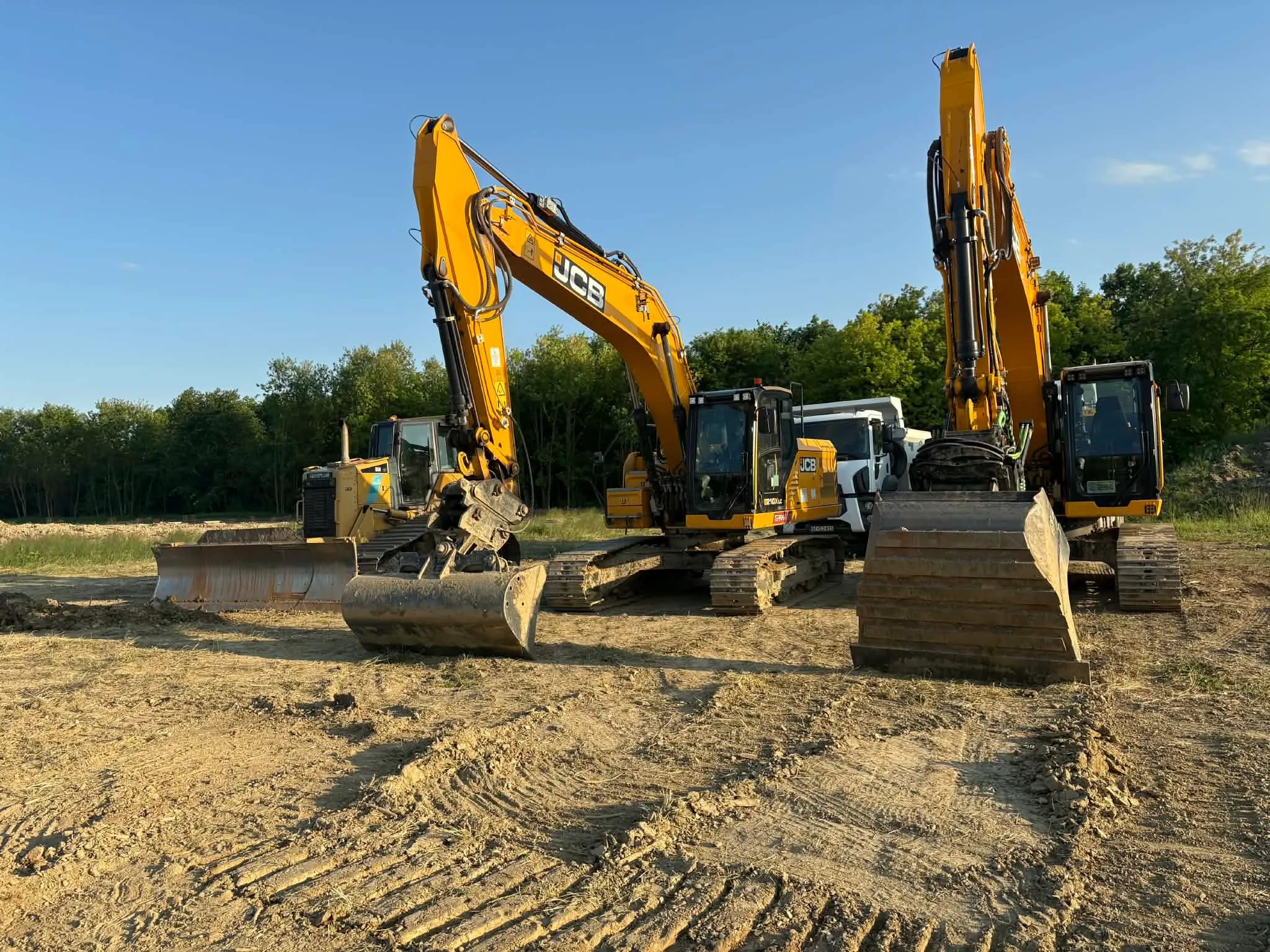 JCB JS210 — Lánctalpas kotrógép