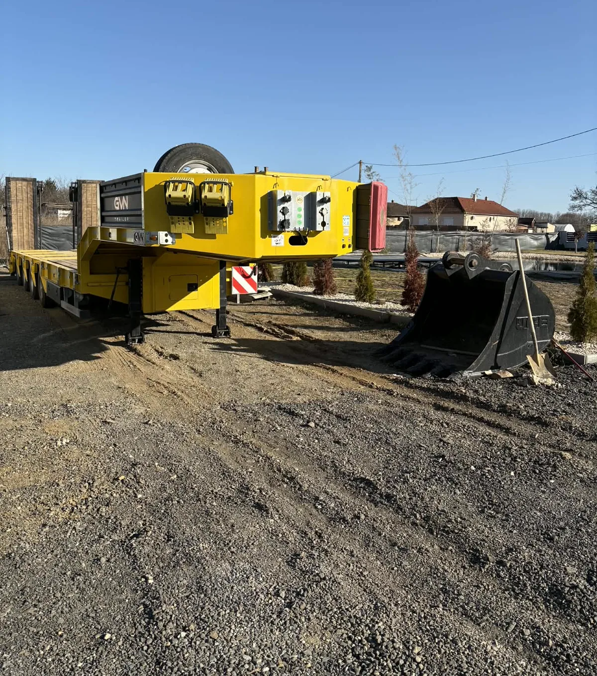 GVN — Gépszállító trailer